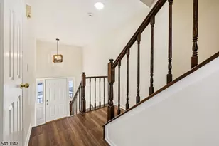 1075 Ash Dr, Mahwah, NJ 07430 - Photo 5