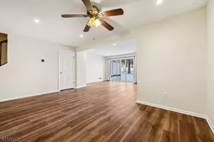 1075 Ash Dr, Mahwah, NJ 07430 - Photo 9