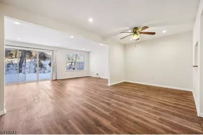 1075 Ash Dr, Mahwah, NJ 07430 - Photo 7