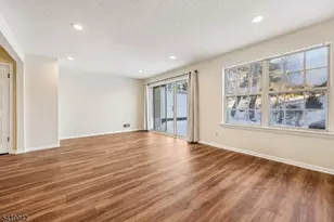 1075 Ash Dr, Mahwah, NJ 07430 - Photo 11