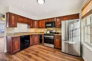 1075 Ash Dr, Mahwah, NJ 07430 - Photo 17