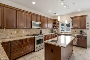 682 Greeley Ave, Fairview, NJ 07022 - Photo 9