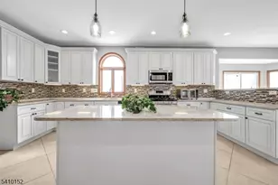 10 Red Robin Way, Raritan Township, NJ 08822 - Photo 11