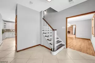 10 Red Robin Way, Raritan Township, NJ 08822 - Photo 3