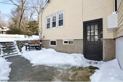 2 Maysenger Rd, Mahwah, NJ 07430 - Photo 15