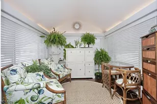 2 Maysenger Rd, Mahwah, NJ 07430 - Photo 9