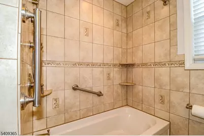 131 Fairfield Ave, Woodbridge Township, NJ 08863 - Photo 15