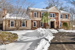 10 Moonshadow Ct, Kinnelon, NJ 07405 - Photo 1