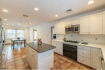 36 Yellow Brick Rd, Wayne Twp., NJ 07470 - Photo 13