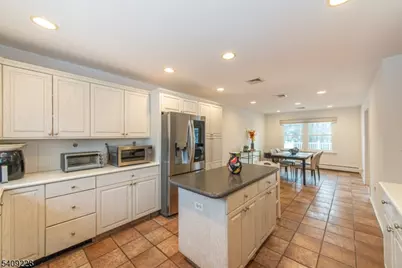 36 Yellow Brick Rd, Wayne Twp., NJ 07470 - Photo 15