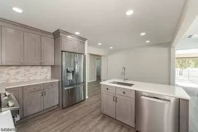 9 Robert Dr, East Hanover Township, NJ 07936 - Photo 5