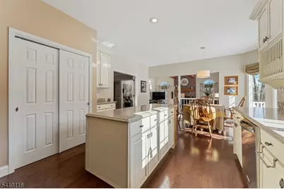 1 Yard Ct, Raritan Township, NJ 08822 - Photo 9