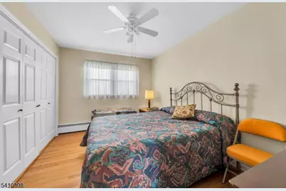 648 Milton Ave, Lyndhurst Township, NJ 07071 - Photo 7