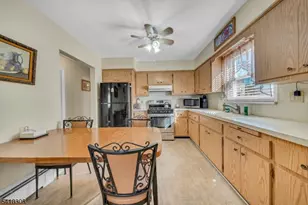 648 Milton Ave, Lyndhurst Township, NJ 07071 - Photo 9