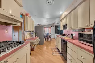 693 Hemlock St, Rahway, NJ 07065 - Photo 15