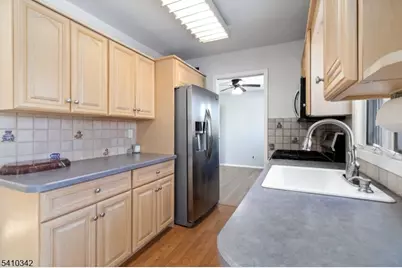 9 McKinley Pl, West Milford, NJ 07480 - Photo 7