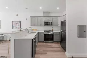 273 E Kinney St, Newark, NJ 07105 - Photo 3