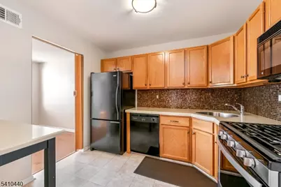 90 Crestview Ln, Mount Arlington, NJ 07856 - Photo 9