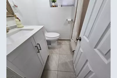 725 Schuyler Ave, Lyndhurst Township, NJ 07071 - Photo 17