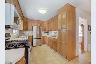 55 Watnong Dr, Morris Plains, NJ 07950 - Photo 11