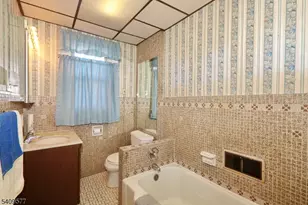 587 Thoreau Terrace, Union Township, NJ 07083 - Photo 13