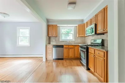 18 Macfarlan Ave, Hawthorne, NJ 07506 - Photo 3