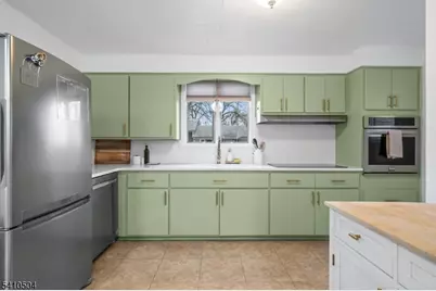 27 Garrabrant Rd, Clifton, NJ 07013 - Photo 9