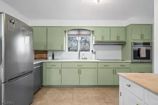 27 Garrabrant Rd, Clifton, NJ 07013 - Photo 9