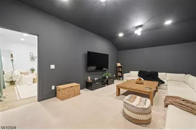 27 Garrabrant Rd, Clifton, NJ 07013 - Photo 15