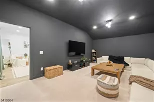 27 Garrabrant Rd, Clifton, NJ 07013 - Photo 15