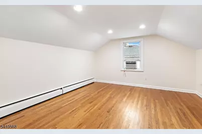 133 Cleveland Ave, Hasbrouck Heights, NJ 07604 - Photo 11