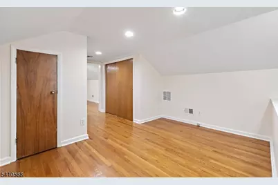 133 Cleveland Ave, Hasbrouck Heights, NJ 07604 - Photo 9