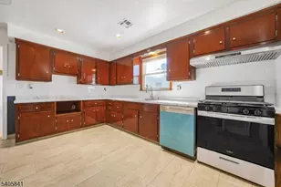 686 Gates Terrace, Union Township, NJ 07083 - Photo 3