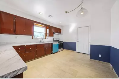 686 Gates Ter, Union Township, NJ 07083 - Photo 5