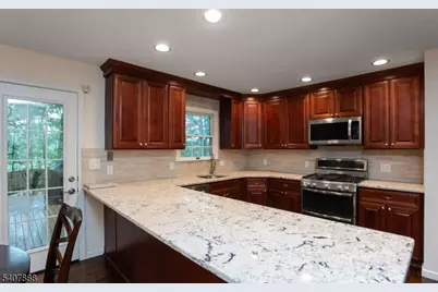 13 Deer Path Cir, Green Brook Township, NJ 08812 - Photo 3