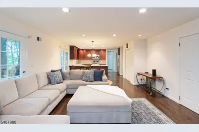 13 Deer Path Cir, Green Brook Township, NJ 08812 - Photo 7