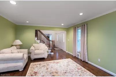 13 Deer Path Cir, Green Brook Township, NJ 08812 - Photo 9