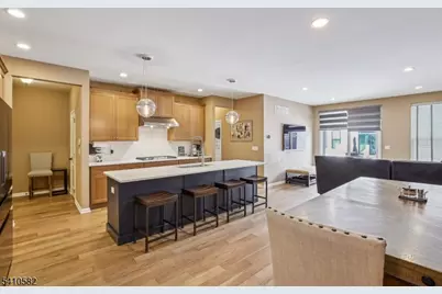 26 Wisteria Ct, Monroe Township, NJ 08831 - Photo 5