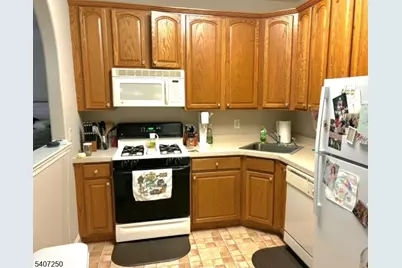 95 Limerick Ln, Lopatcong Township, NJ 08865 - Photo 5