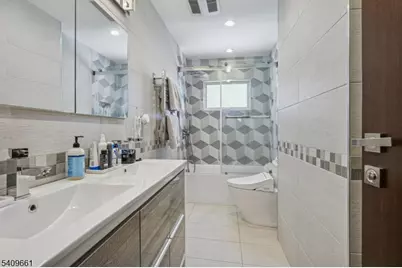 33 Haran Cir, Millburn, NJ 07041 - Photo 23