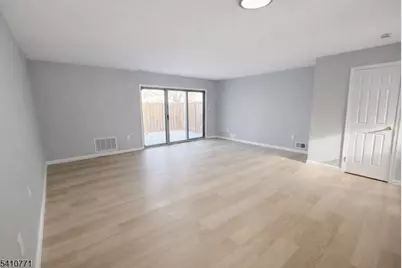 15 Nottingham Way, Franklin Township, NJ 08873 - Photo 5