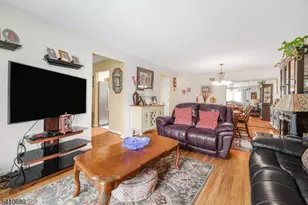 51 Crestview Ln, Mount Arlington, NJ 07856 - Photo 5