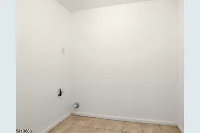 215 Hillside Ave, Newark, NJ 07108 - Photo 9