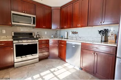 37 Boston Ct, Newark, NJ 07103 - Photo 11