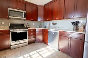 37 Boston Ct, Newark, NJ 07103 - Photo 11