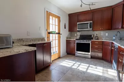 37 Boston Ct, Newark, NJ 07103 - Photo 9