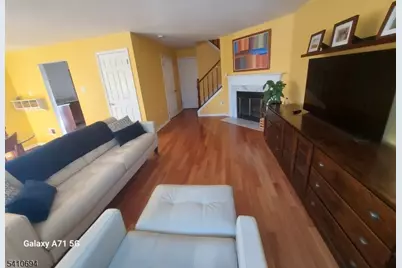 37 Boston Ct, Newark, NJ 07103 - Photo 3