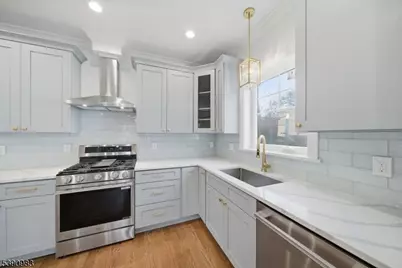 10 Buena Rd, Parsippany, NJ 07054 - Photo 3