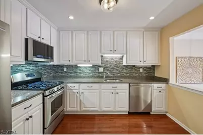 122 Hempstead Ct, Madison, NJ 07940 - Photo 7