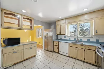 9 Atlantic Rd, Franklin Township, NJ 08873 - Photo 5